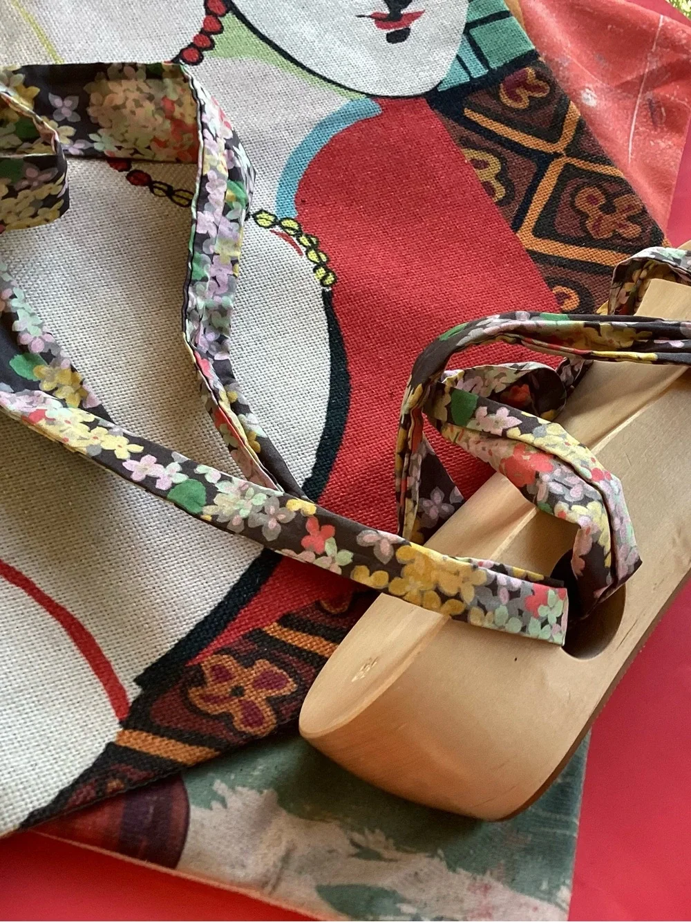 This is a Band of Outsiders shoe geisha opening ceremony wedge